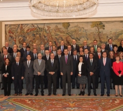Fotografía de grupo de Su Alteza Real el Príncipe de Asturias con el Comité Organizador de la tercera edición del "Foro Europeo para la Ciencia, 